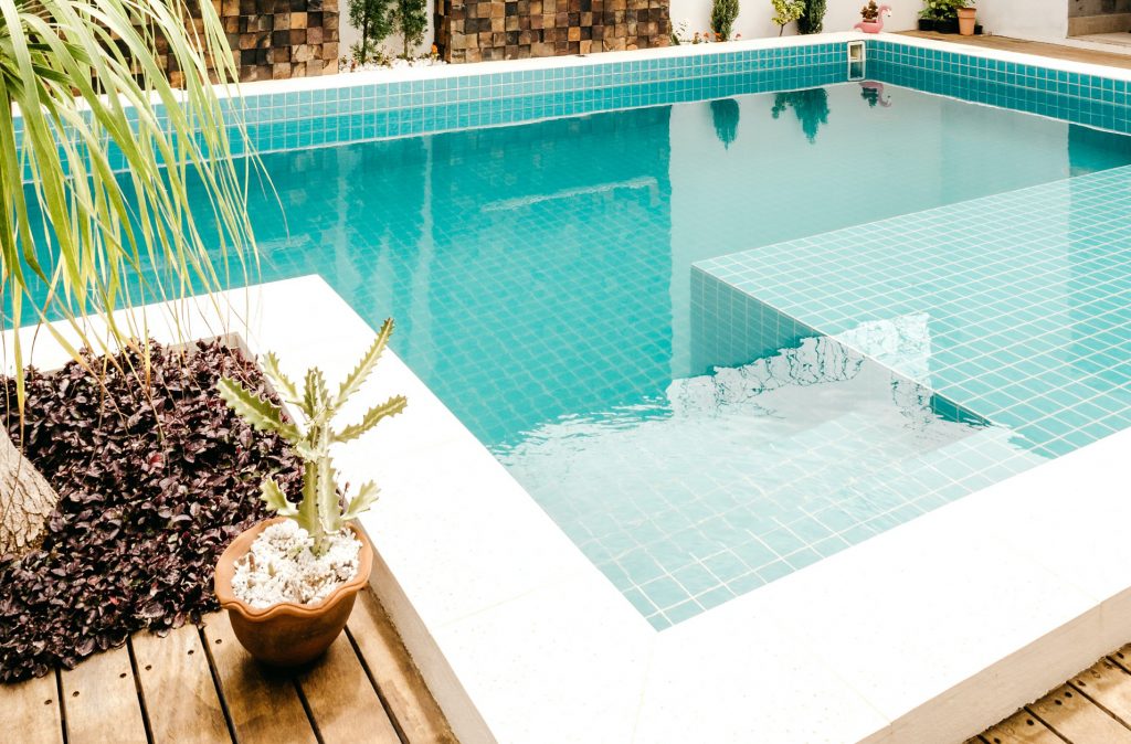 Image presents Pool & Outdoor Tiling